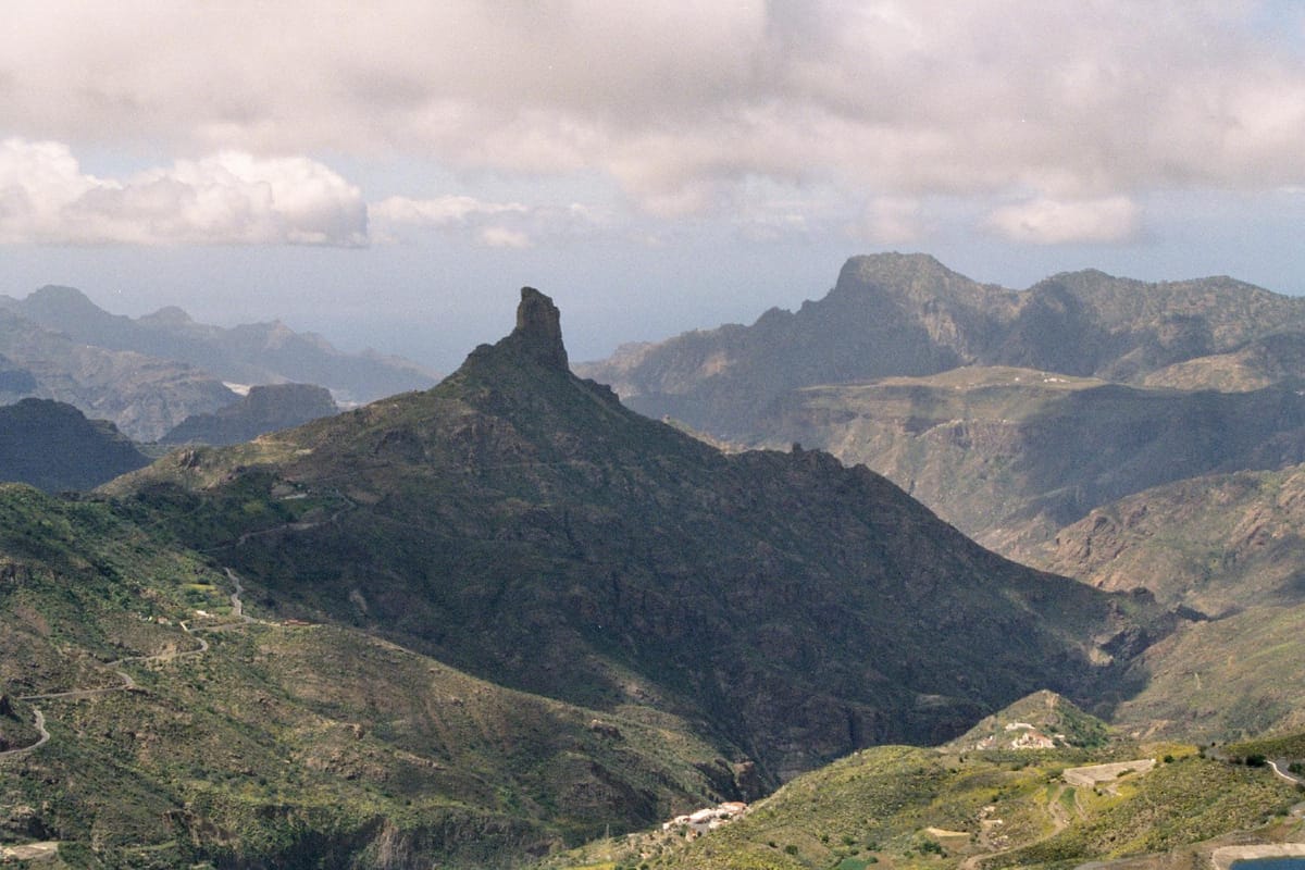 O Roque Bentayga, um monólito de basalto no centro de Gran Canaria