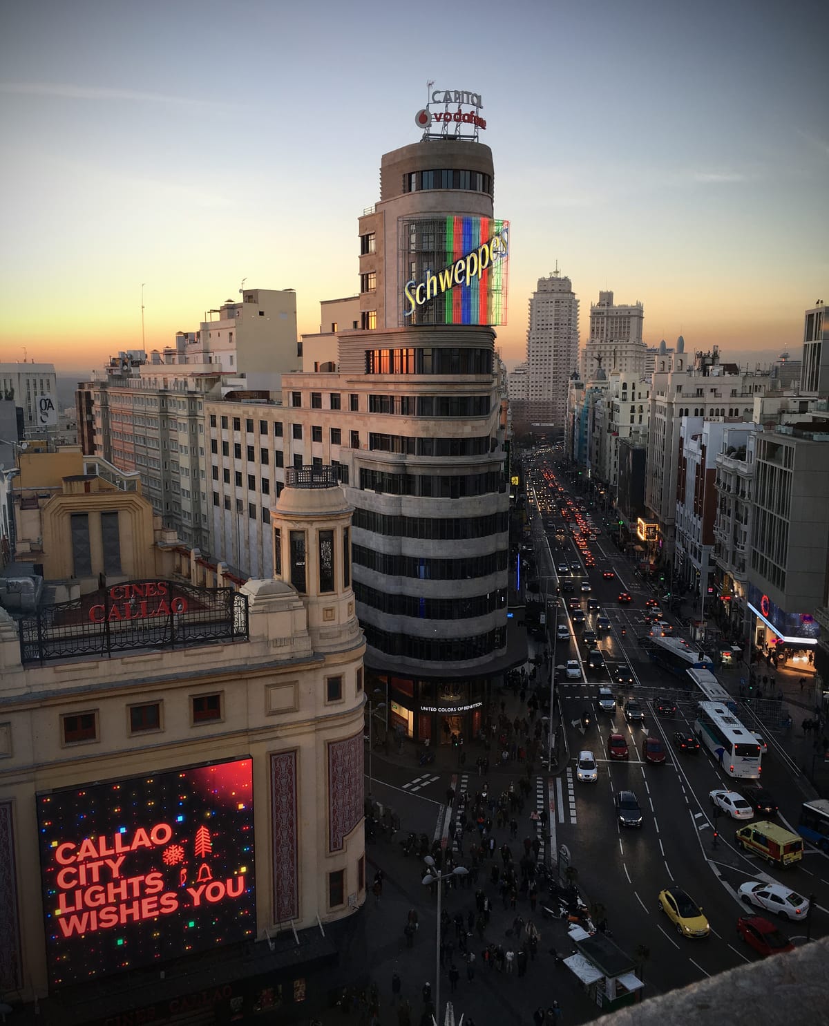 O edifício Capitol, na esquina da Plaza del Callao com a Gran Vía